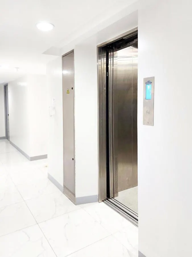Airobedz Bgc - Near Uptown Hotel Manila 3*,